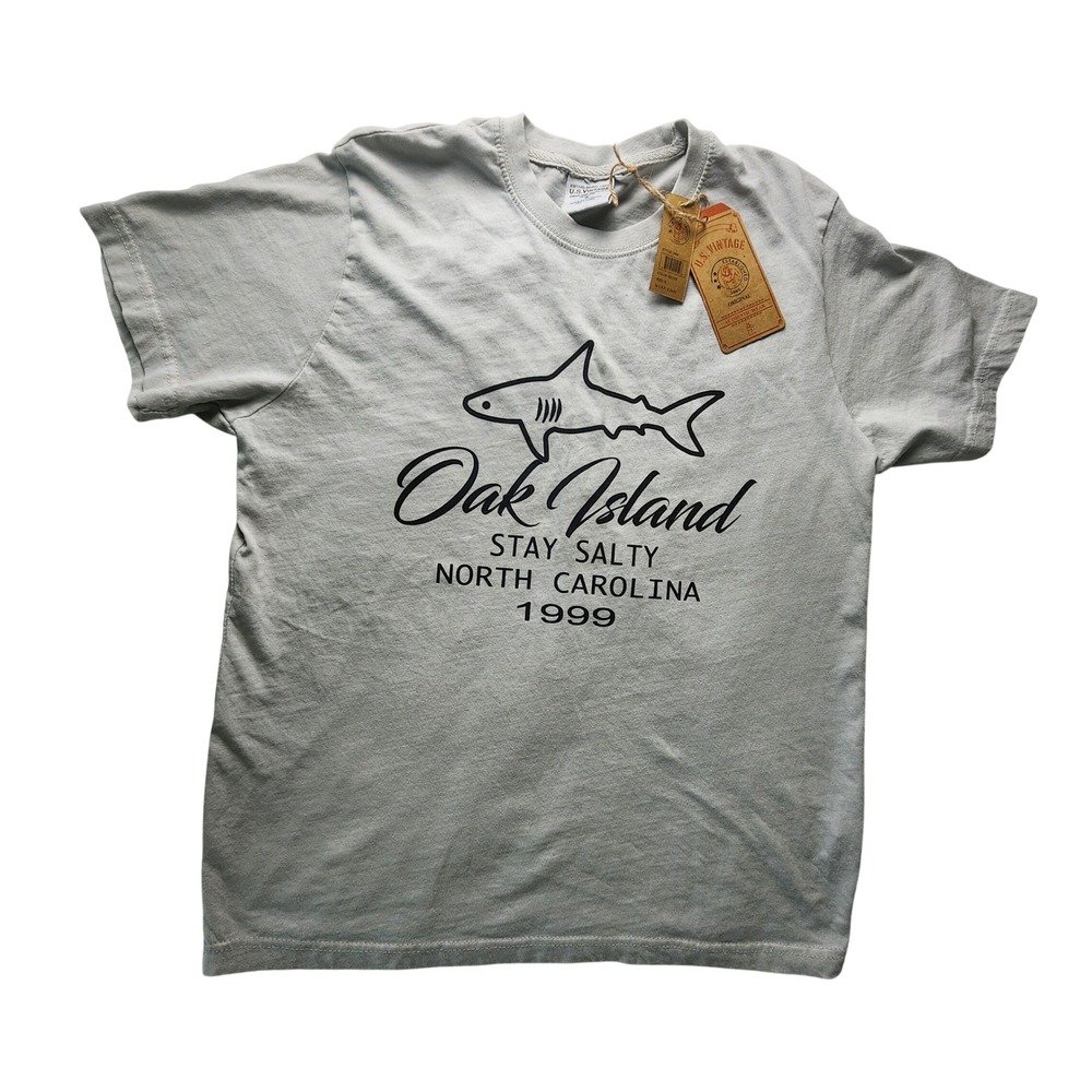 US Vintage Oak Island North Carolina Shark Graphic T-Shirt Silver Gray Small NEW